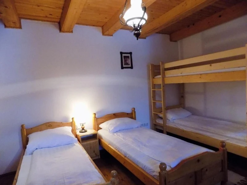 Racu Cazare | Căsuțe tip camping (K0083-59) Imaginea poate fi supusă drepturilor de autor. Se recomandă contactarea titularului drepturilor.