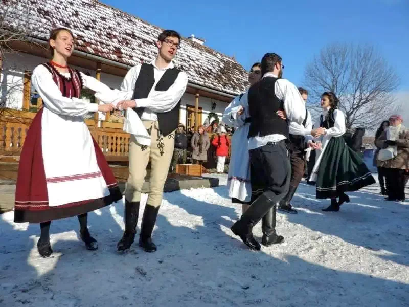 Csíkrákos Szállás | Kemping faházak (K0083-61) A kép szerzői jogvédelem alatt állhat. Javasolt a kapcsolatfelvétel a jog tulajdonossal.