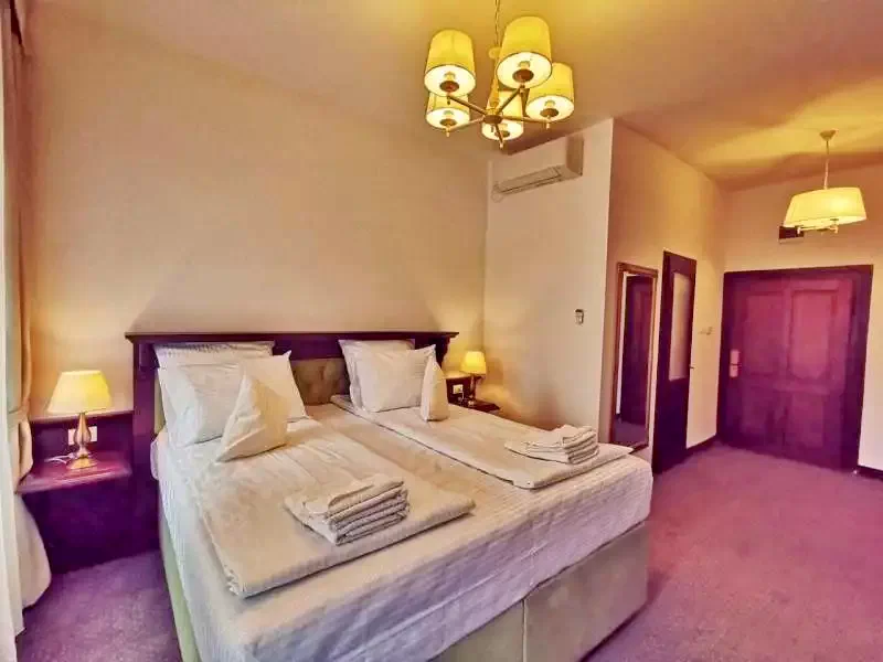 Sighișoara Cazare | Motel (K1183-11) Imaginea poate fi supusă drepturilor de autor. Se recomandă contactarea titularului drepturilor.