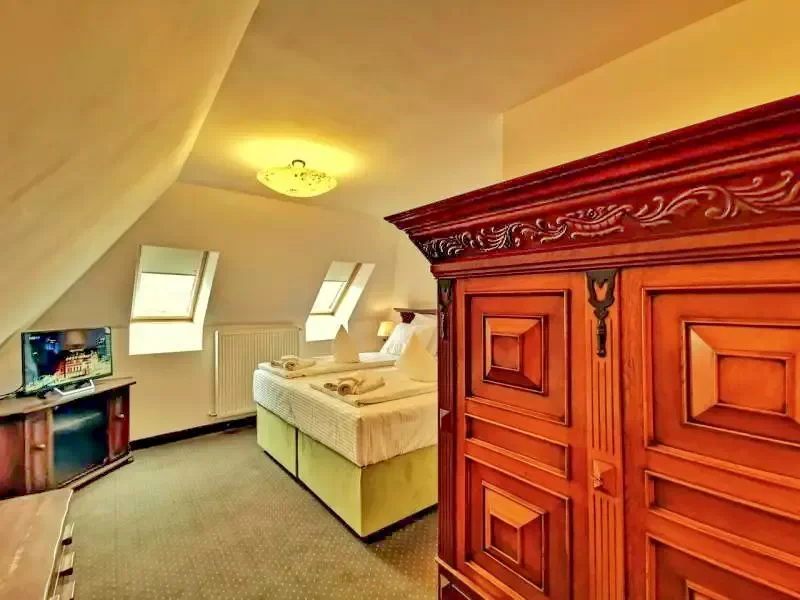 Sighișoara Cazare | Motel (K1183-20) Imaginea poate fi supusă drepturilor de autor. Se recomandă contactarea titularului drepturilor.