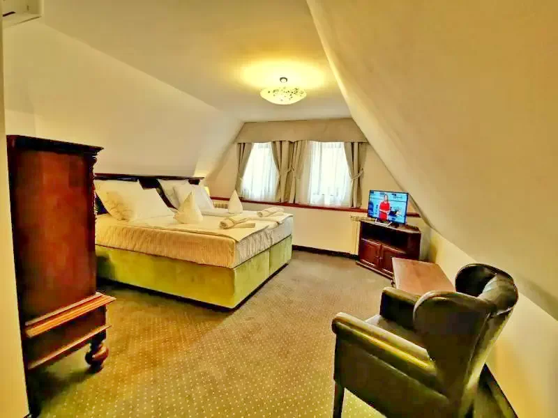 Sighișoara Cazare | Motel (K1183-22) Imaginea poate fi supusă drepturilor de autor. Se recomandă contactarea titularului drepturilor.