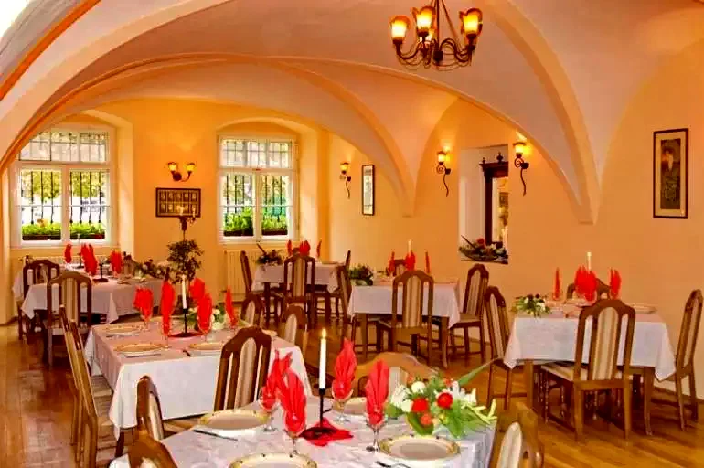 Sighișoara Cazare | Hotel*** (K1187-2) Imaginea poate fi supusă drepturilor de autor. Se recomandă contactarea titularului drepturilor.