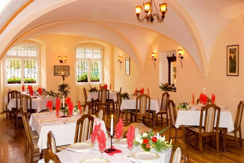 Sighișoara Cazare | Hotel*** (K1187-4) Imaginea poate fi supusă drepturilor de autor. Se recomandă contactarea titularului drepturilor.
