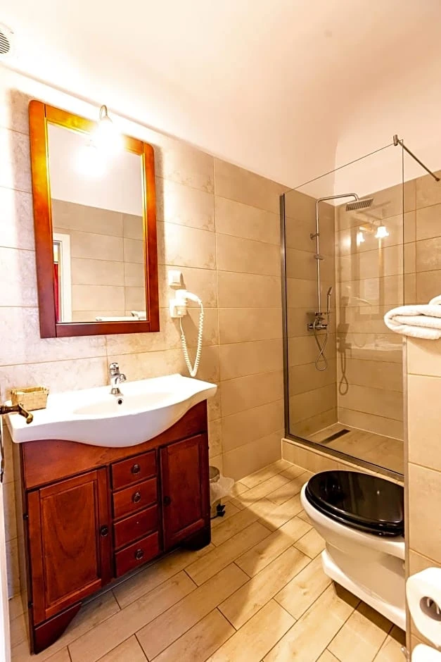 Sighișoara Cazare | Hotel*** (K1187-71) Imaginea poate fi supusă drepturilor de autor. Se recomandă contactarea titularului drepturilor.