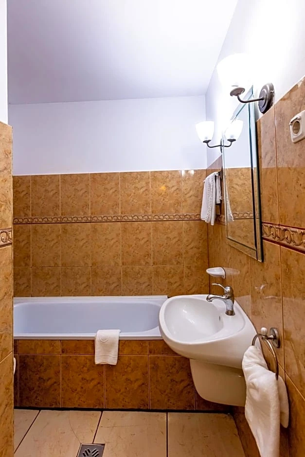 Cazare Sighișoara - Hotel Casa Wagner*** | Segesvár - Casa Wagner Hotel***. Imaginea poate fi supusă drepturilor de autor. Se recomandă contactarea titularului drepturilor.