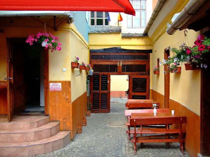 Szállás Sighisora - Burg Hostel | Segesvár - Burg Hostel. A kép szerzői jogvédelem alatt állhat. Javasolt a kapcsolatfelvétel a jog tulajdonossal.