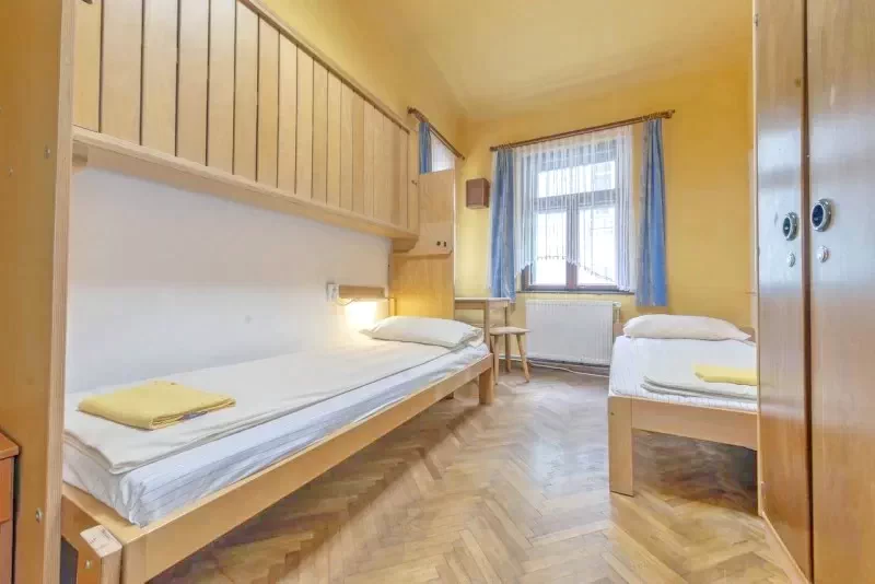 Sighișoara Cazare | Hostel (K1425-10) Imaginea poate fi supusă drepturilor de autor. Se recomandă contactarea titularului drepturilor.