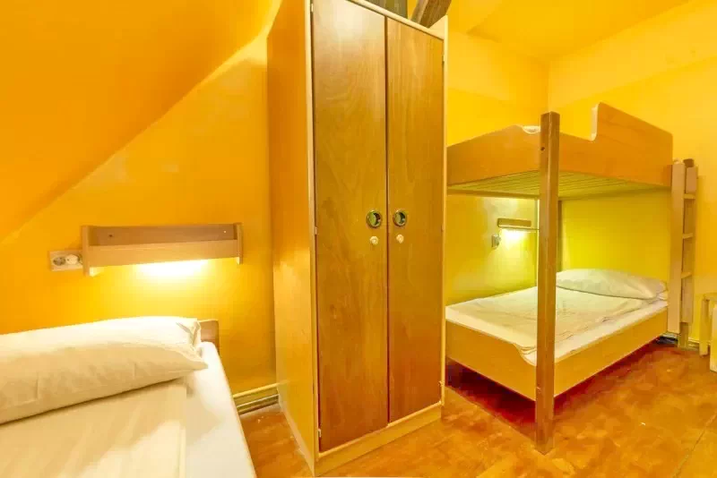 Sighișoara Cazare | Hostel (K1425-39) Imaginea poate fi supusă drepturilor de autor. Se recomandă contactarea titularului drepturilor.