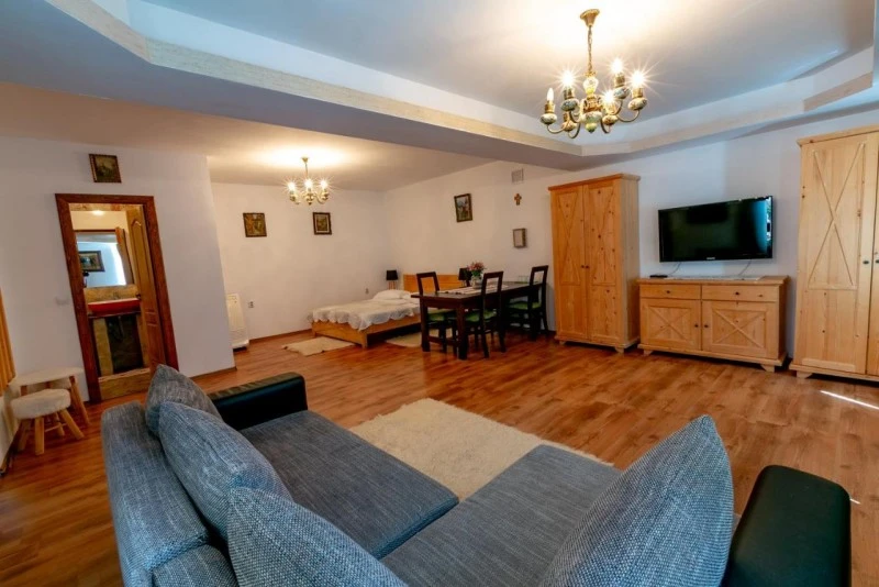 Sighișoara Cazare | Motel (K1525-5) Imaginea poate fi supusă drepturilor de autor. Se recomandă contactarea titularului drepturilor.