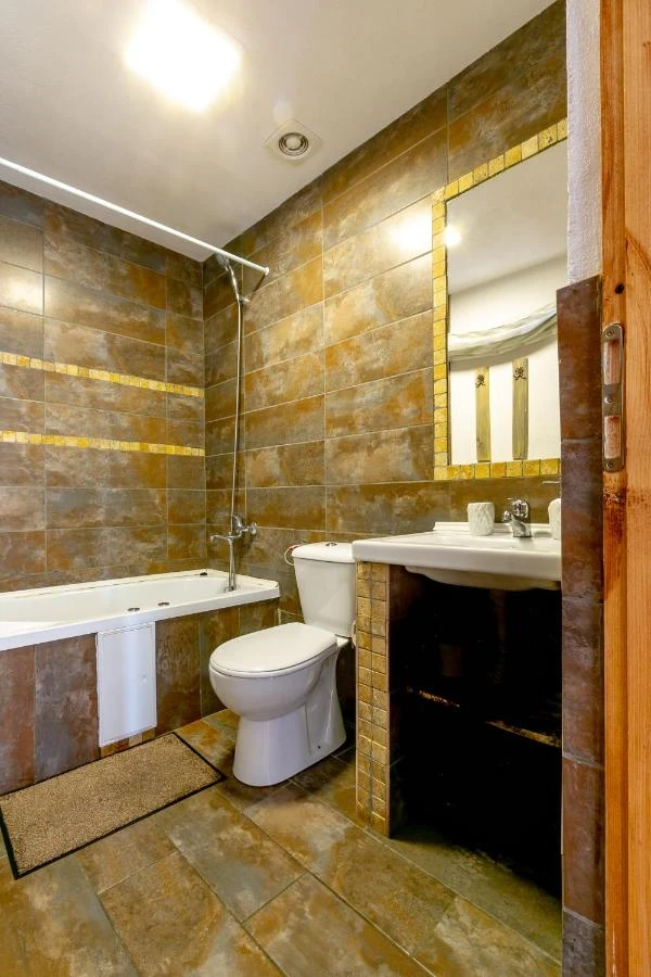 Sighișoara Cazare | Motel (K1525-6) Imaginea poate fi supusă drepturilor de autor. Se recomandă contactarea titularului drepturilor.