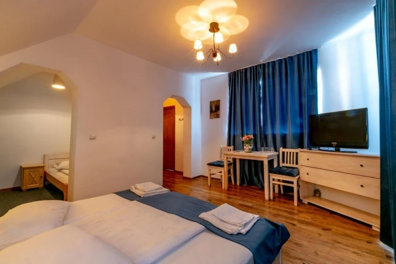 Sighișoara Cazare | Pensiune (K1525-9) Imaginea poate fi supusă drepturilor de autor. Se recomandă contactarea titularului drepturilor. Sighișoara Cazare | Pensiune (K1525-9) Imaginea poate fi supusă drepturilor de autor. Se recomandă contactarea titularului drepturilor.