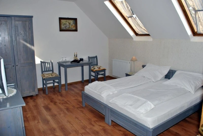 Sighișoara Cazare | Motel (K1525-12) Imaginea poate fi supusă drepturilor de autor. Se recomandă contactarea titularului drepturilor.