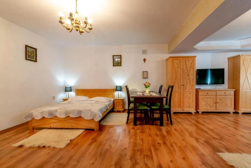 Segesvár Szállás | Motel (K1525-23) A kép szerzői jogvédelem alatt állhat. Javasolt a kapcsolatfelvétel a jog tulajdonossal.