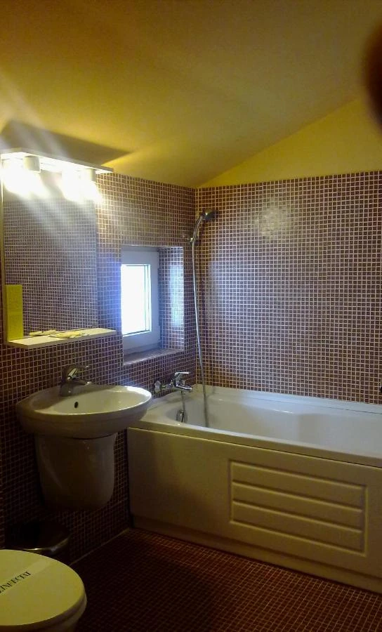 Segesvár Szállás | Turisztikai panzió (K1527-19) A kép szerzői jogvédelem alatt állhat. Javasolt a kapcsolatfelvétel a jog tulajdonossal.