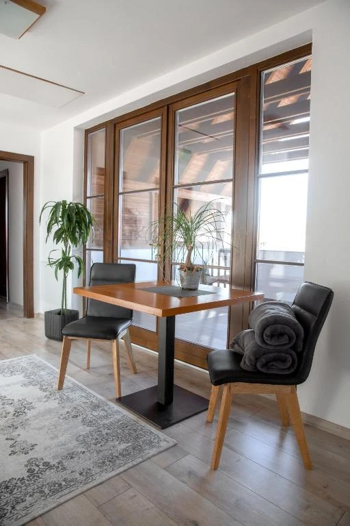 Joseni Cazare | Motel (K1589-36) Imaginea poate fi supusă drepturilor de autor. Se recomandă contactarea titularului drepturilor.