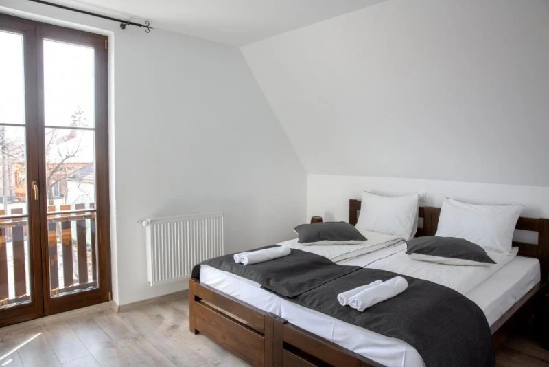 Joseni Cazare | Motel (K1589-39) Imaginea poate fi supusă drepturilor de autor. Se recomandă contactarea titularului drepturilor.