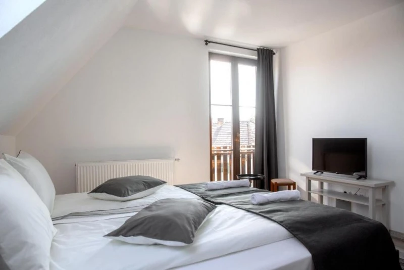 Joseni Cazare | Motel (K1589-40) Imaginea poate fi supusă drepturilor de autor. Se recomandă contactarea titularului drepturilor.