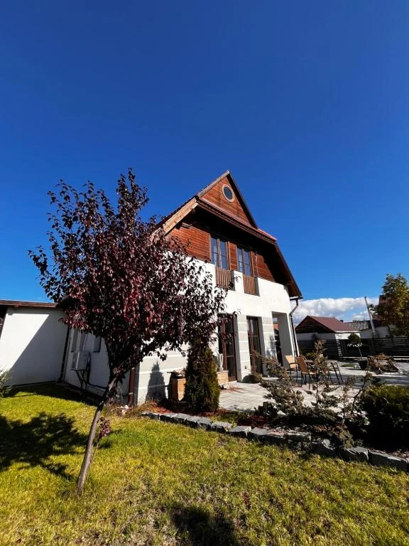 Joseni Cazare | Motel (K1589-42) Imaginea poate fi supusă drepturilor de autor. Se recomandă contactarea titularului drepturilor.