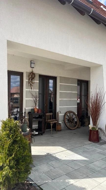 Joseni Cazare | Motel (K1589-50) Imaginea poate fi supusă drepturilor de autor. Se recomandă contactarea titularului drepturilor.