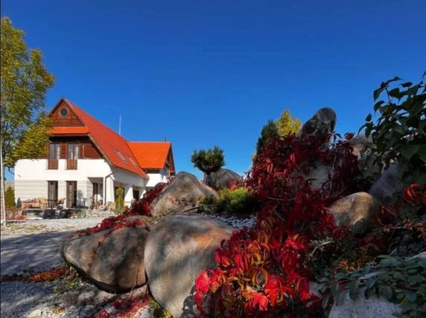 Joseni Cazare | Motel (K1589-53) Imaginea poate fi supusă drepturilor de autor. Se recomandă contactarea titularului drepturilor.