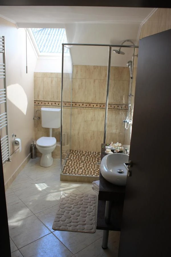 Déva Szállás | Motel (K1152-32) A kép szerzői jogvédelem alatt állhat. Javasolt a kapcsolatfelvétel a jog tulajdonossal.