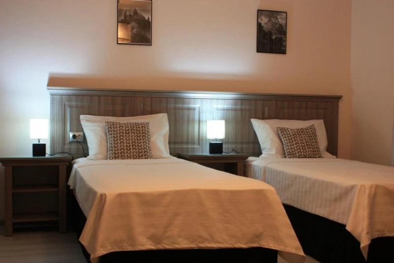 Déva Szállás | Motel (K1152-50) A kép szerzői jogvédelem alatt állhat. Javasolt a kapcsolatfelvétel a jog tulajdonossal.