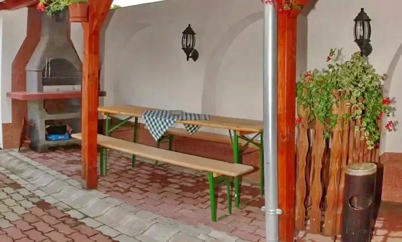 Jula Cazare | Sat de vacanță (K0061-1) Imaginea poate fi supusă drepturilor de autor. Se recomandă contactarea titularului drepturilor.