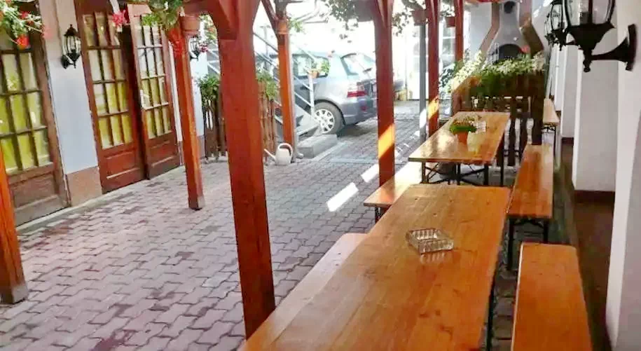 Jula Cazare | Sat de vacanță (K0061-4) Imaginea poate fi supusă drepturilor de autor. Se recomandă contactarea titularului drepturilor.