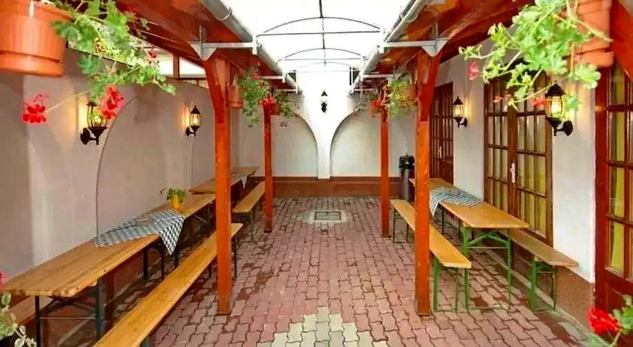 Gyula Szállás | Kulcsosház (K0061-5) A kép szerzői jogvédelem alatt állhat. Javasolt a kapcsolatfelvétel a jog tulajdonossal. Gyula Szállás | Kulcsosház (K0061-5) A kép szerzői jogvédelem alatt állhat. Javasolt a kapcsolatfelvétel a jog tulajdonossal.