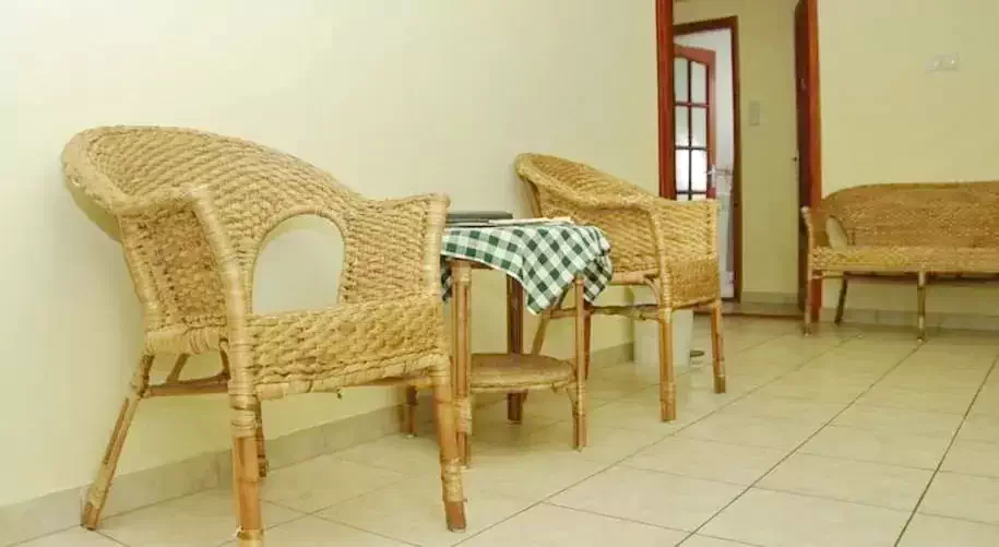 Jula Cazare | Sat de vacanță (K0061-6) Imaginea poate fi supusă drepturilor de autor. Se recomandă contactarea titularului drepturilor.