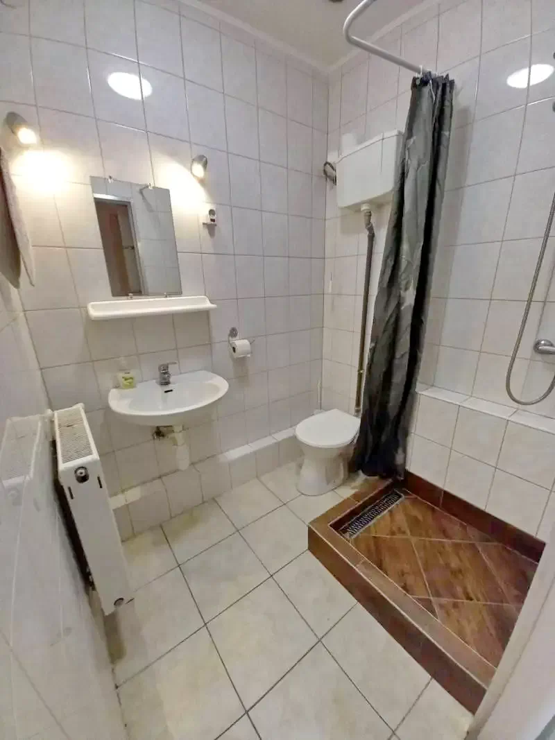 Jula Cazare | Sat de vacanță (K0061-9) Imaginea poate fi supusă drepturilor de autor. Se recomandă contactarea titularului drepturilor.