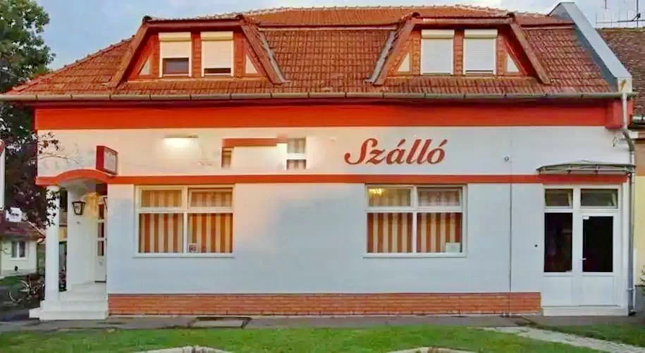 Gyula Szállás | Üdülőfalu (K0061-22) A kép szerzői jogvédelem alatt állhat. Javasolt a kapcsolatfelvétel a jog tulajdonossal.