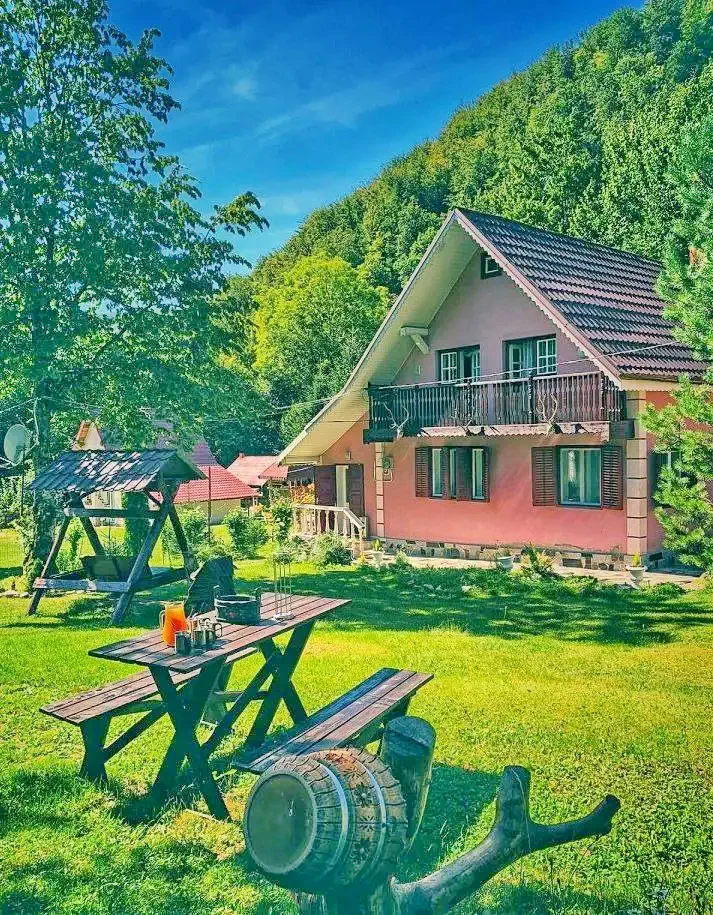 Valea Boga Cazare | Camping / Popas turistic (K0027-1) Imaginea poate fi supusă drepturilor de autor. Se recomandă contactarea titularului drepturilor.