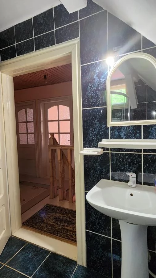 Valea Boga Cazare | Motel (K0052-33) Imaginea poate fi supusă drepturilor de autor. Se recomandă contactarea titularului drepturilor.