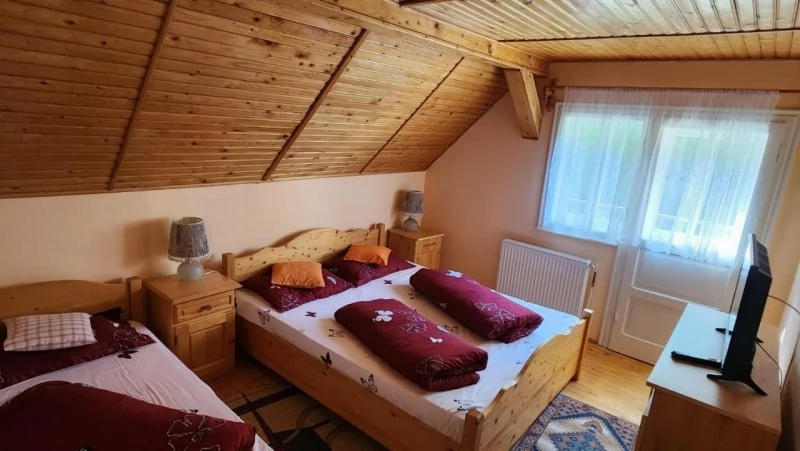 Valea Boga Cazare | Motel (K0052-34) Imaginea poate fi supusă drepturilor de autor. Se recomandă contactarea titularului drepturilor.