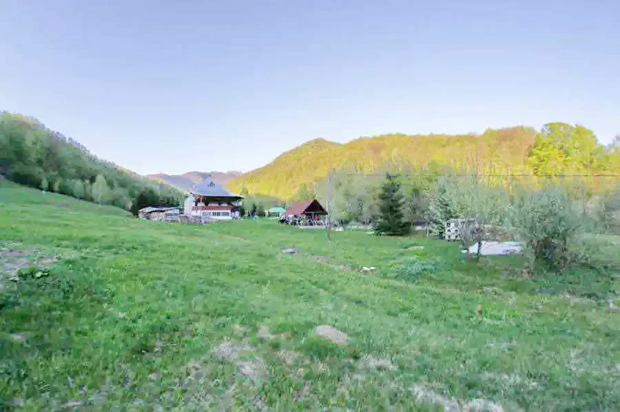 Valea Boga Cazare | Motel (K0054-22) Imaginea poate fi supusă drepturilor de autor. Se recomandă contactarea titularului drepturilor.