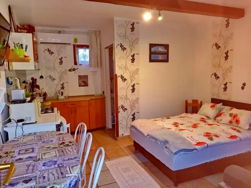  Cazare | Bungalow (K0238-24) Imaginea poate fi supusă drepturilor de autor. Se recomandă contactarea titularului drepturilor.