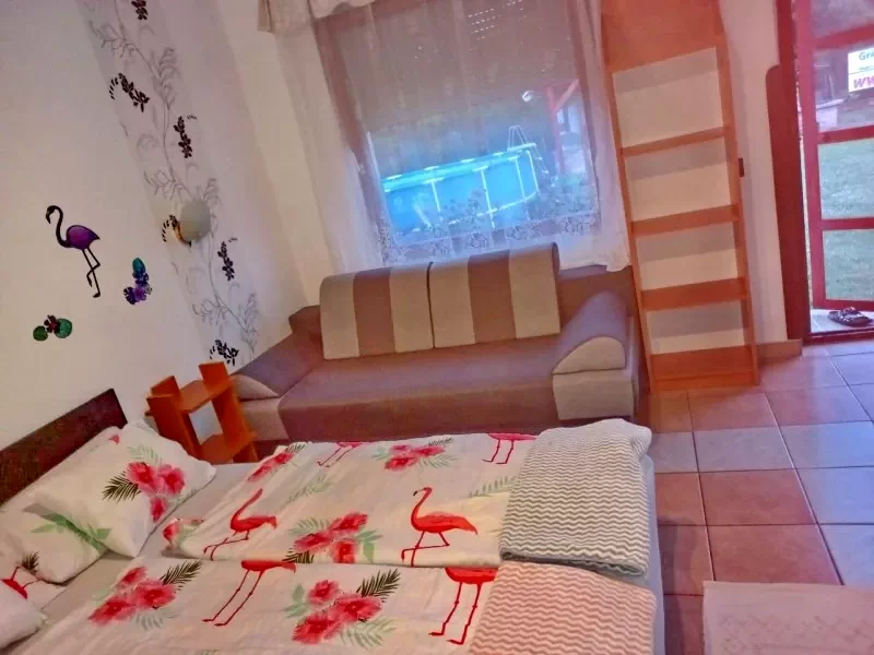  Cazare | Bungalow (K0238-27) Imaginea poate fi supusă drepturilor de autor. Se recomandă contactarea titularului drepturilor.