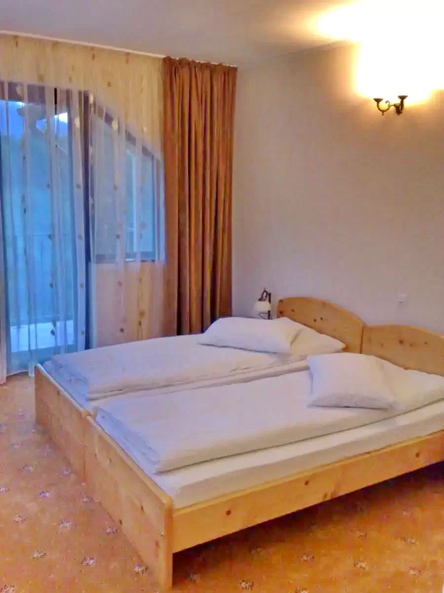 Valea Boga Cazare | Motel (K0447-34) Imaginea poate fi supusă drepturilor de autor. Se recomandă contactarea titularului drepturilor.