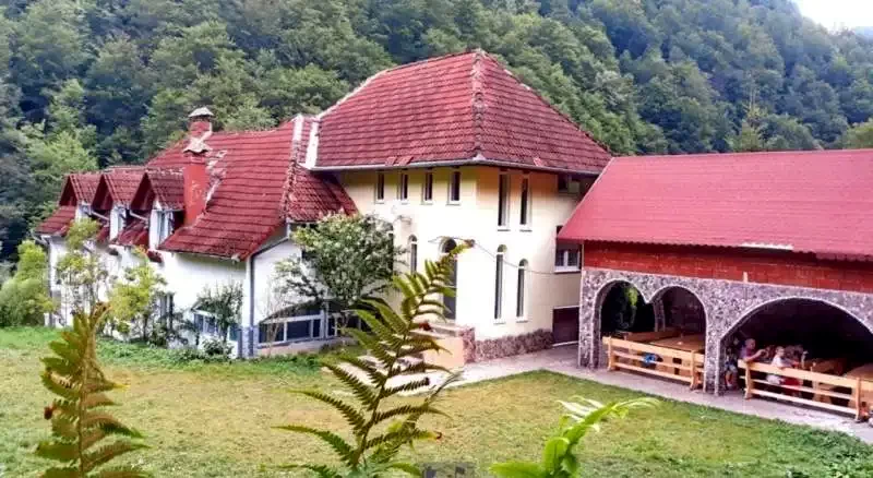 Valea Boga Cazare | Motel (K0930-50) Imaginea poate fi supusă drepturilor de autor. Se recomandă contactarea titularului drepturilor.