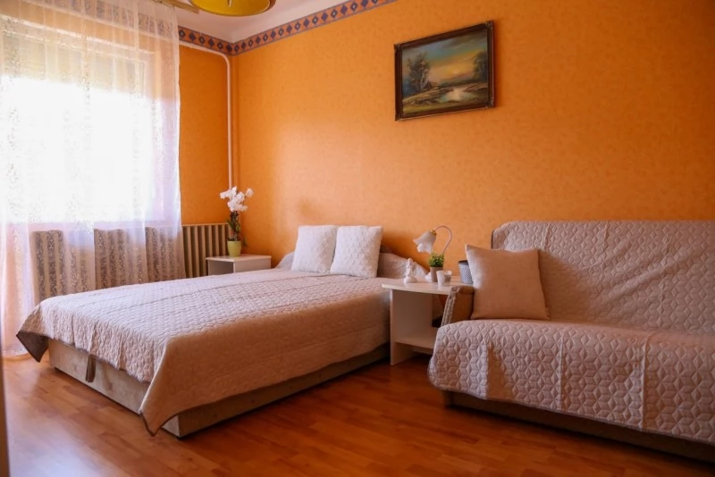  Cazare | Sat de vacanță (K0815-1) Imaginea poate fi supusă drepturilor de autor. Se recomandă contactarea titularului drepturilor.