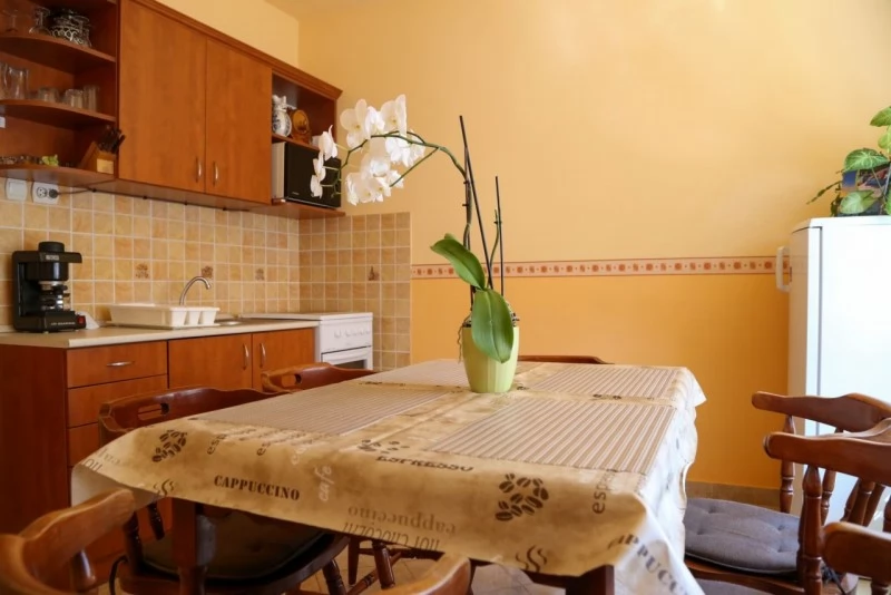  Cazare | Sat de vacanță (K0815-4) Imaginea poate fi supusă drepturilor de autor. Se recomandă contactarea titularului drepturilor.