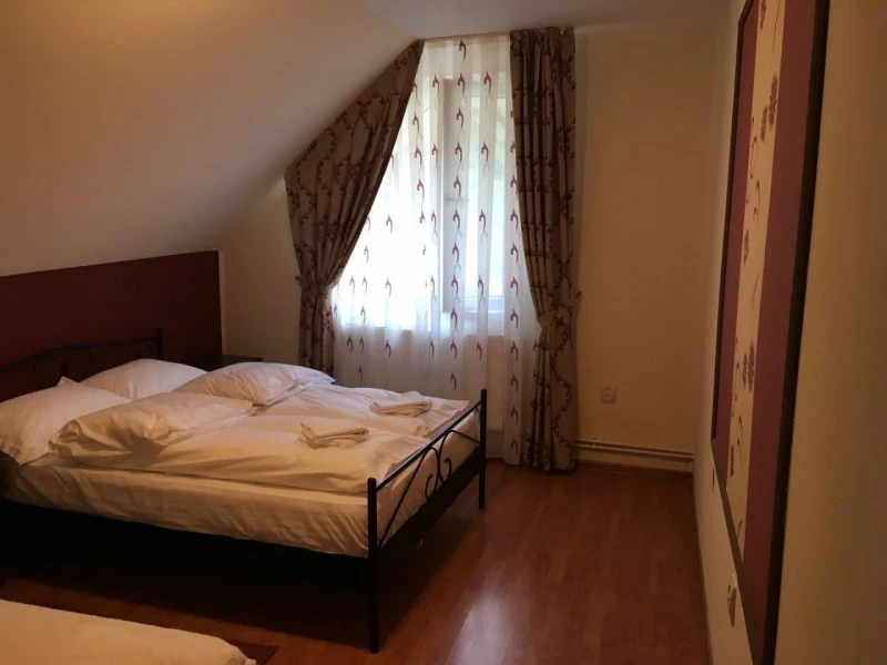 Valea Boga Cazare | Cabană (K1519-7) Imaginea poate fi supusă drepturilor de autor. Se recomandă contactarea titularului drepturilor. Valea Boga Cazare | Cabană (K1519-7) Imaginea poate fi supusă drepturilor de autor. Se recomandă contactarea titularului drepturilor.