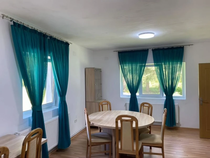 Valea Boga Cazare | Cabană (K1519-68) Imaginea poate fi supusă drepturilor de autor. Se recomandă contactarea titularului drepturilor. Valea Boga Cazare | Cabană (K1519-68) Imaginea poate fi supusă drepturilor de autor. Se recomandă contactarea titularului drepturilor.