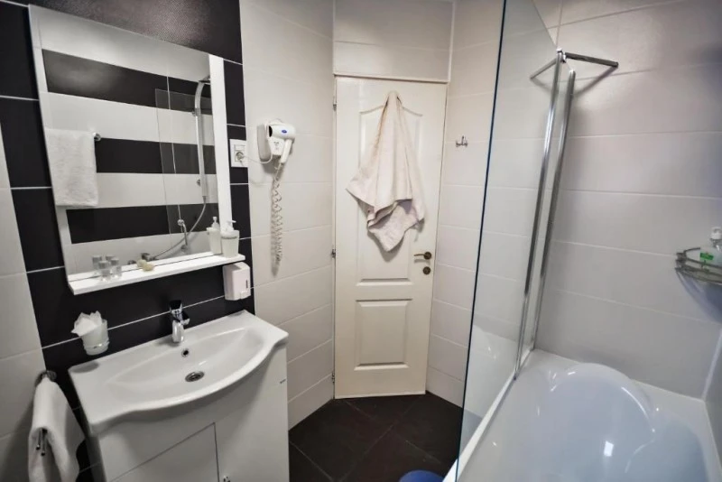 Déva Szállás | Motel (K0574-8) A kép szerzői jogvédelem alatt állhat. Javasolt a kapcsolatfelvétel a jog tulajdonossal.