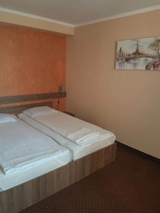 Târgu Mureș Cazare | Motel (K0132-14) Imaginea poate fi supusă drepturilor de autor. Se recomandă contactarea titularului drepturilor.