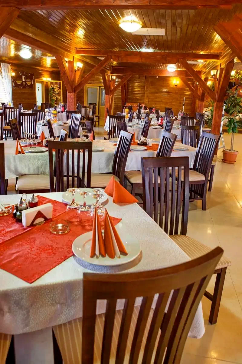 Târgu Mureș Cazare | Hotel**** (K1348-22) Imaginea poate fi supusă drepturilor de autor. Se recomandă contactarea titularului drepturilor.