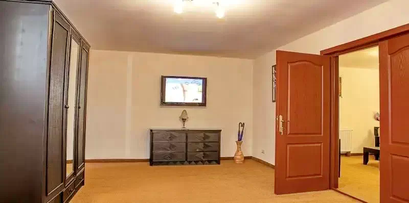 Marosvásárhely Szállás | Hotel**** (K1348-37) A kép szerzői jogvédelem alatt állhat. Javasolt a kapcsolatfelvétel a jog tulajdonossal.