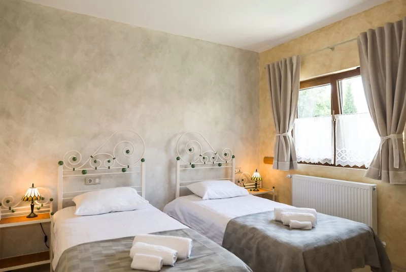 Târgu Mureș Cazare | Motel (K1448-20) Imaginea poate fi supusă drepturilor de autor. Se recomandă contactarea titularului drepturilor.