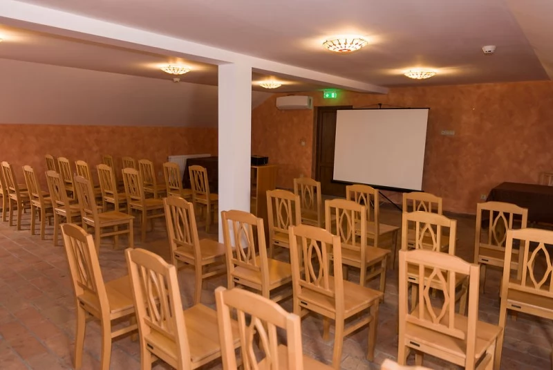 Târgu Mureș Cazare | Motel (K1448-37) Imaginea poate fi supusă drepturilor de autor. Se recomandă contactarea titularului drepturilor.